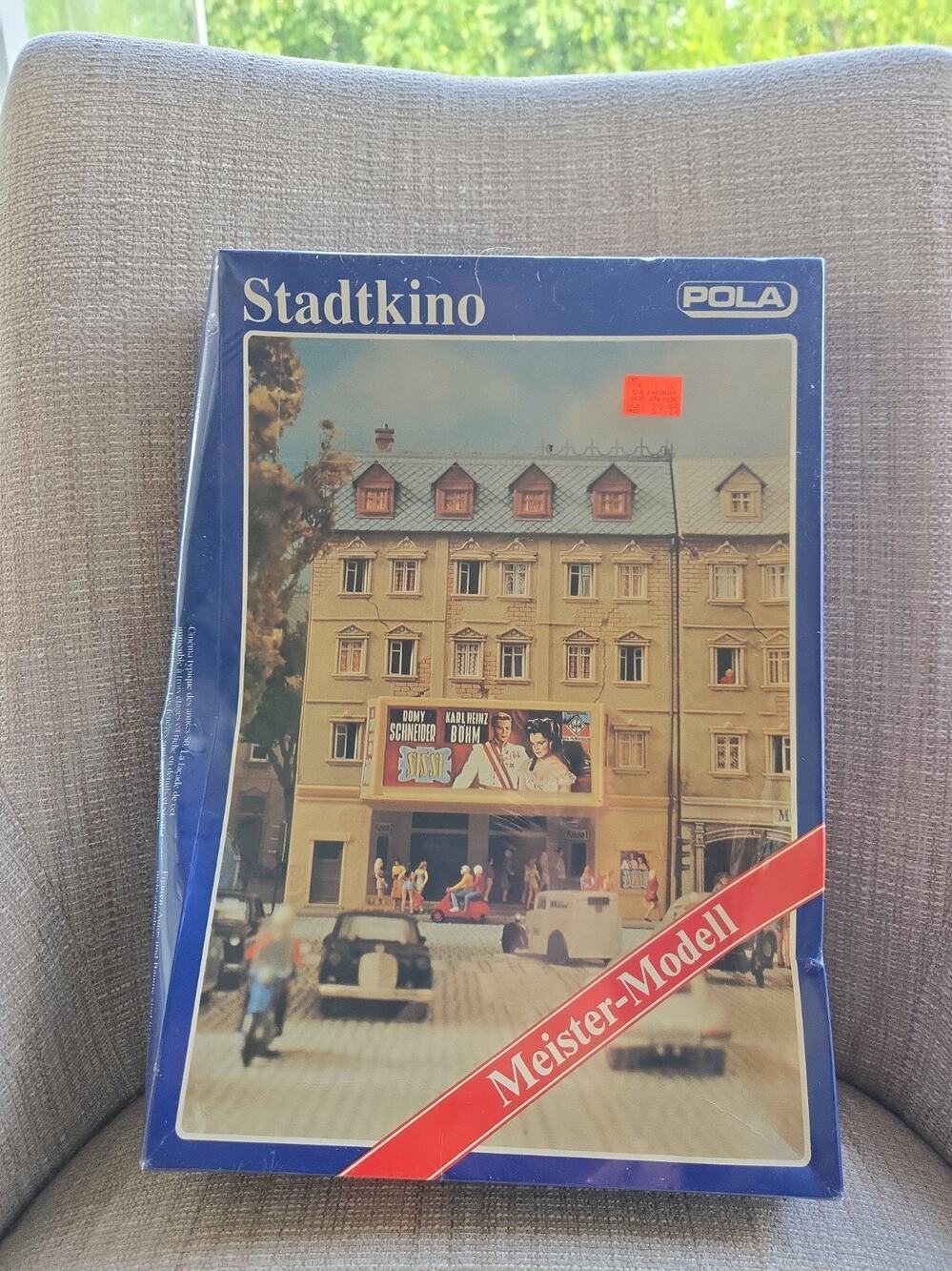 1950’s style Cinema Theater #167HO Scale POLA MODEL KIT - NEW *Damage To Box